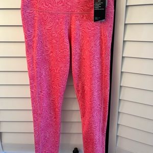 Under Armour heat gear leggings Women’s Sz M NWT waist 28”, inseam24” rise 10”.